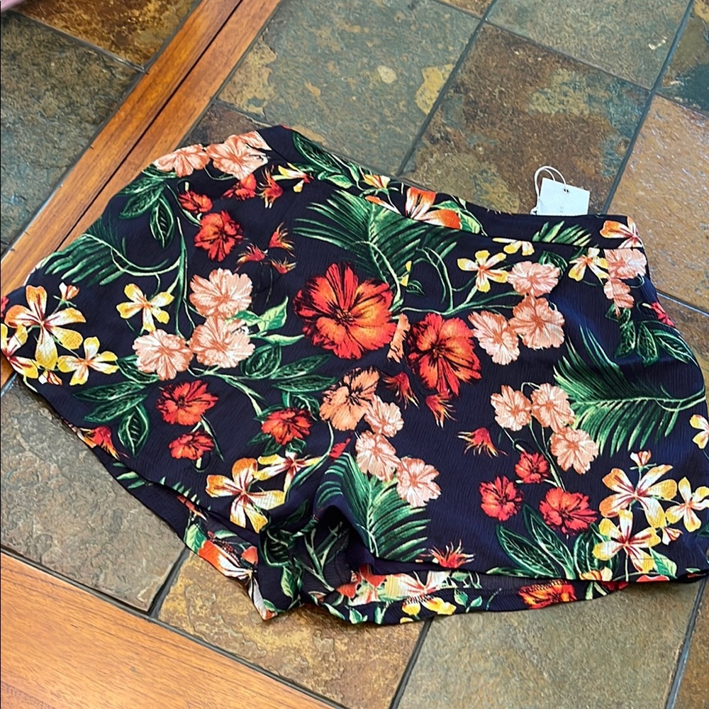 Floral Women's Shorts - Black and Red